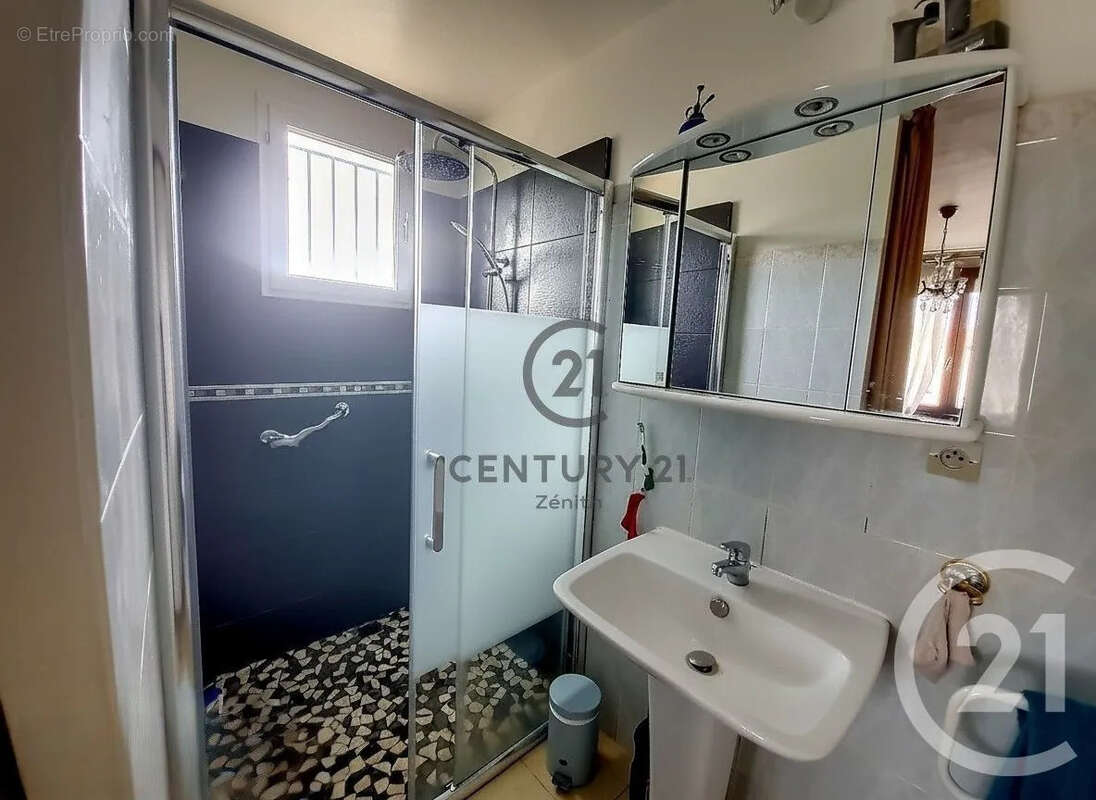 Maison à SAINT-LAURENT-DE-LA-SALANQUE