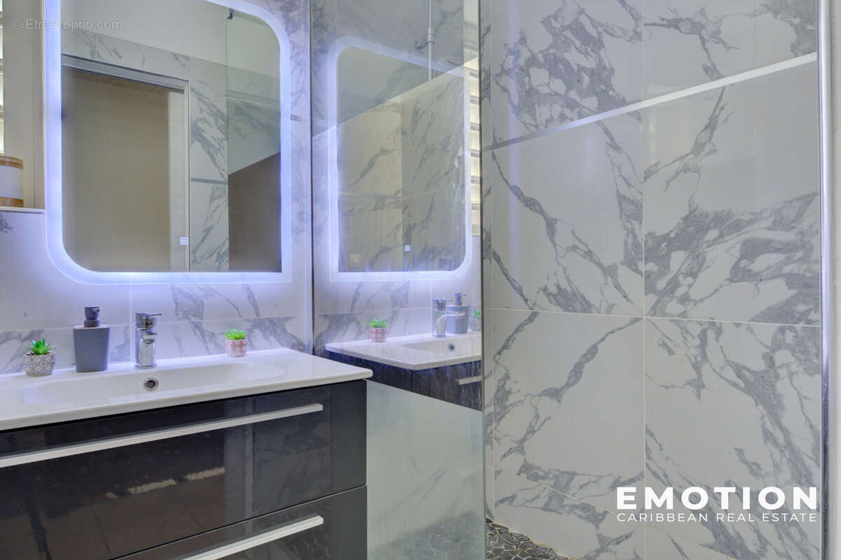 Appartement à BAIE-MAHAULT