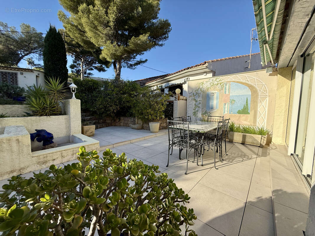 Appartement à ROQUEBRUNE-SUR-ARGENS