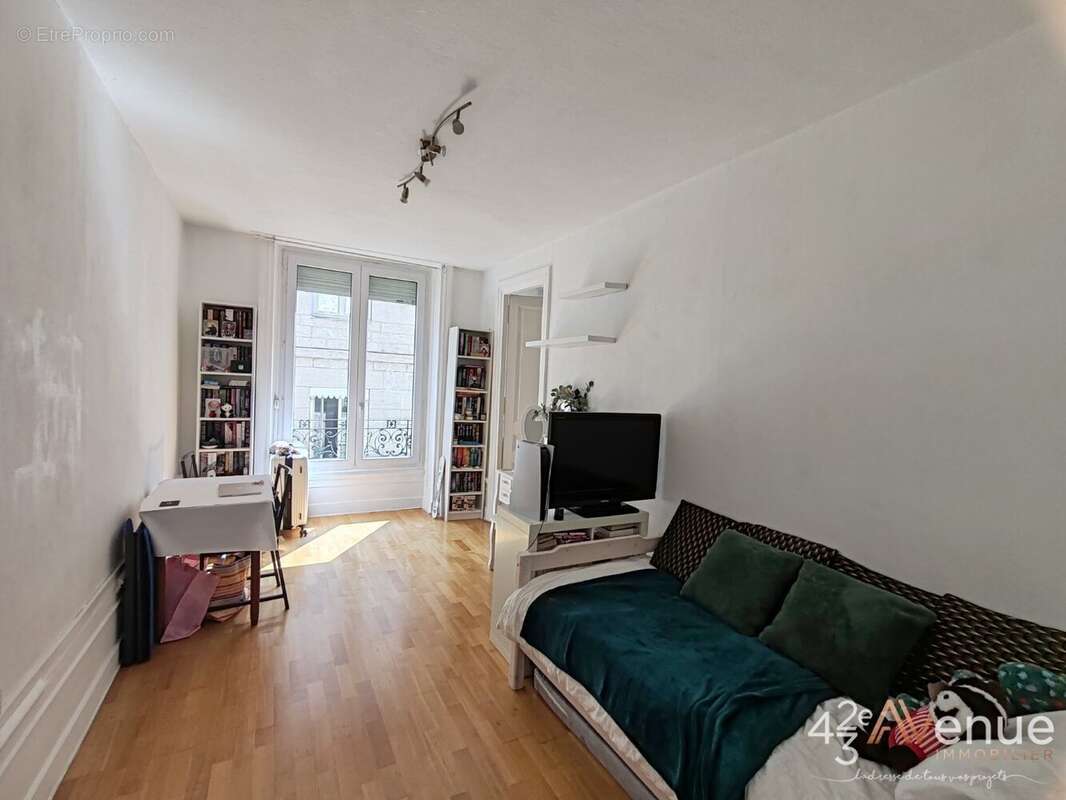 Appartement 139 m² à Saint-Etienne  - photo 4