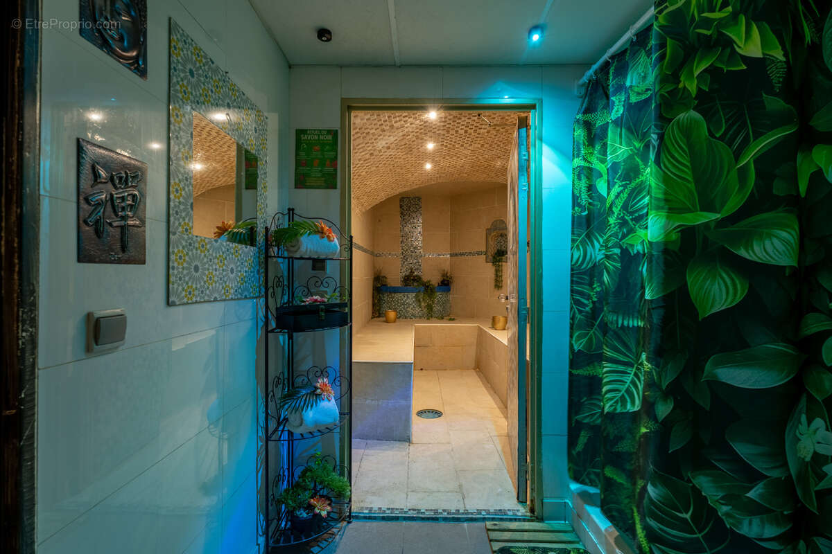 Commerce à CARRY-LE-ROUET