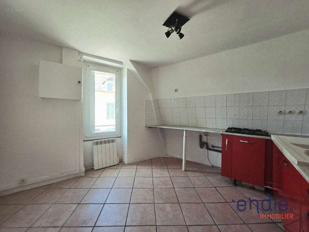 Ensemble immobilier de 3 logements  Rentabilité attractive d'environ 11 %  Saint-Pierre-le-Moûtier - photo 7
