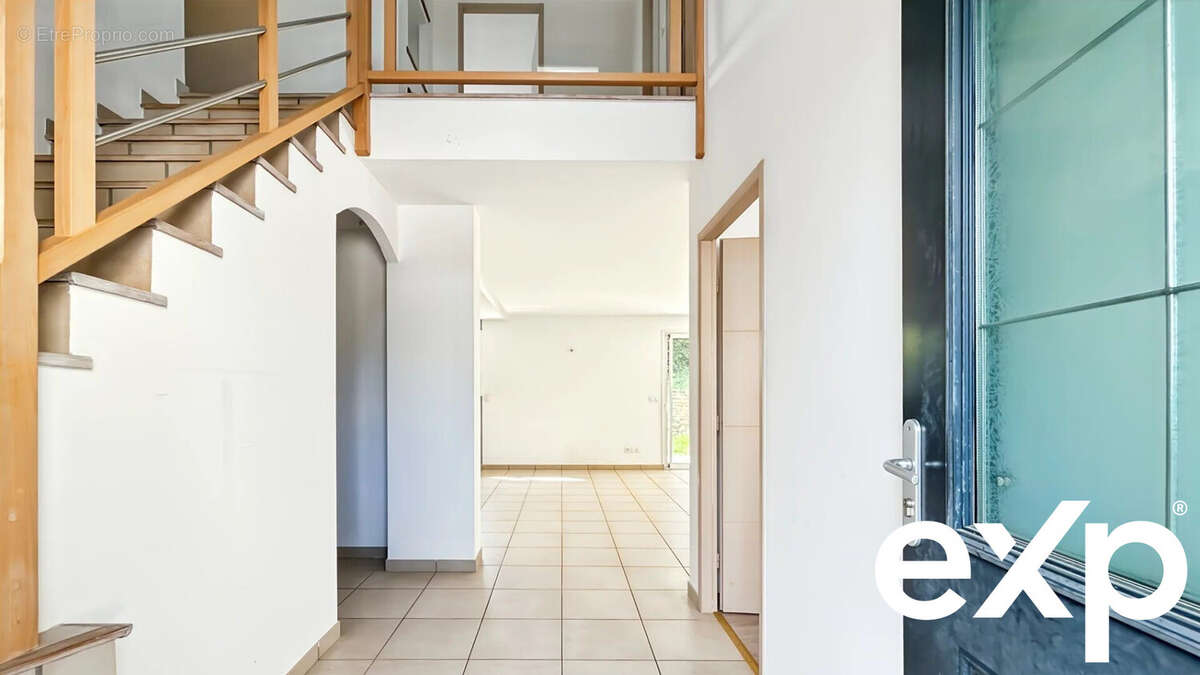 Maison à POUILLEY-LES-VIGNES