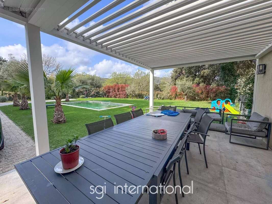 Maison à LA GARDE-FREINET