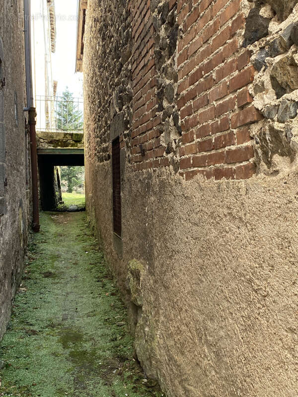 Maison à FERRIERES-SUR-SICHON