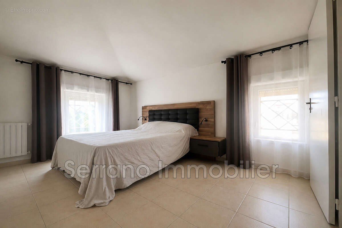 Maison 100 m² à Tarascon  - photo 7