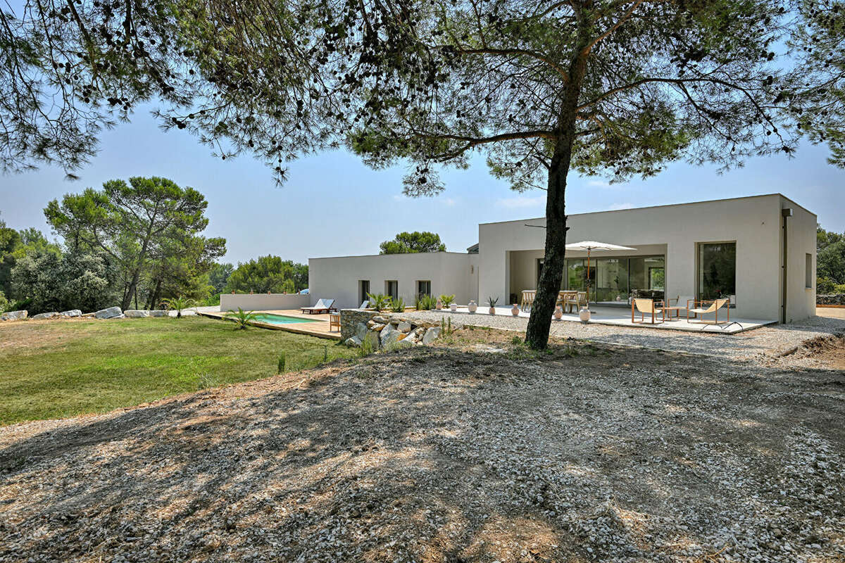 Villa Contemporaine Nimes-186 m2 + garage -Terrain 4445 m2 - photo 10
