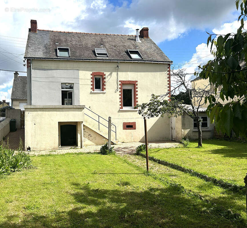 Maison Chateaubriant 5 pièces 98 m2 Terrain d'environ 460m2 clos. - photo 11