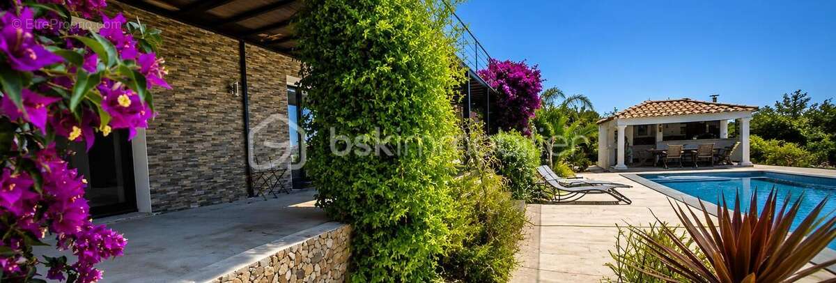 A draguignan (var) - propriété d'exception avec vue panoramique, piscine, garage et deux appartements indépendants - photo 3