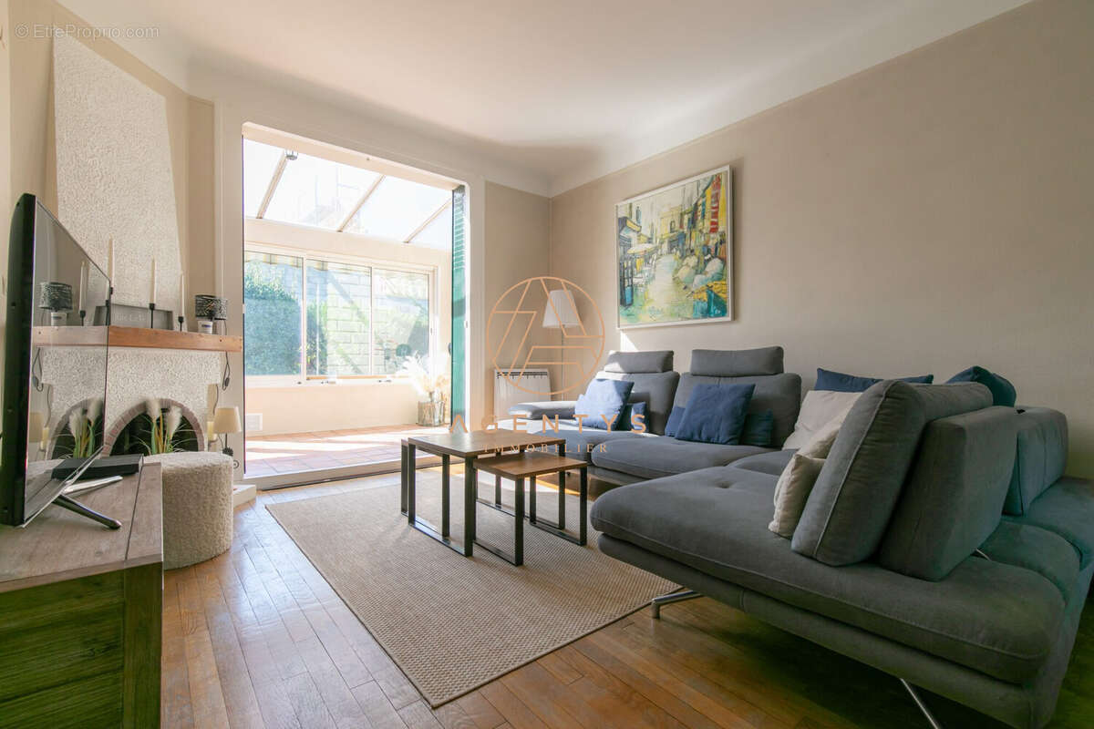 Maison à SAINT-MAUR-DES-FOSSES