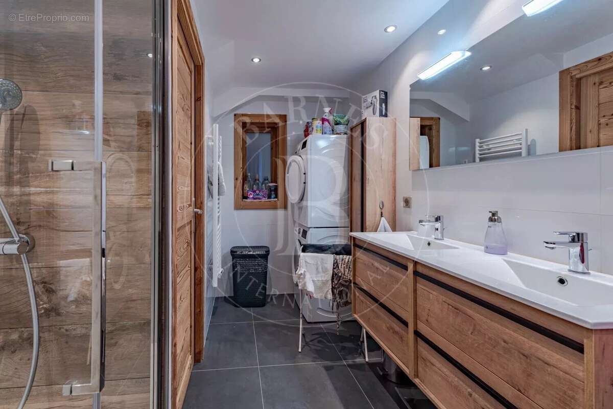 Appartement à LES ALLUES