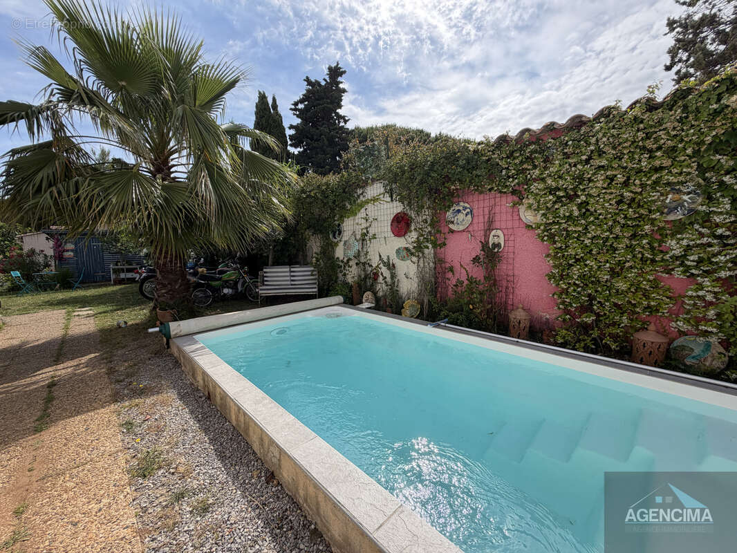 Villa avec jardin, piscine et carport pour camping-car - photo 3