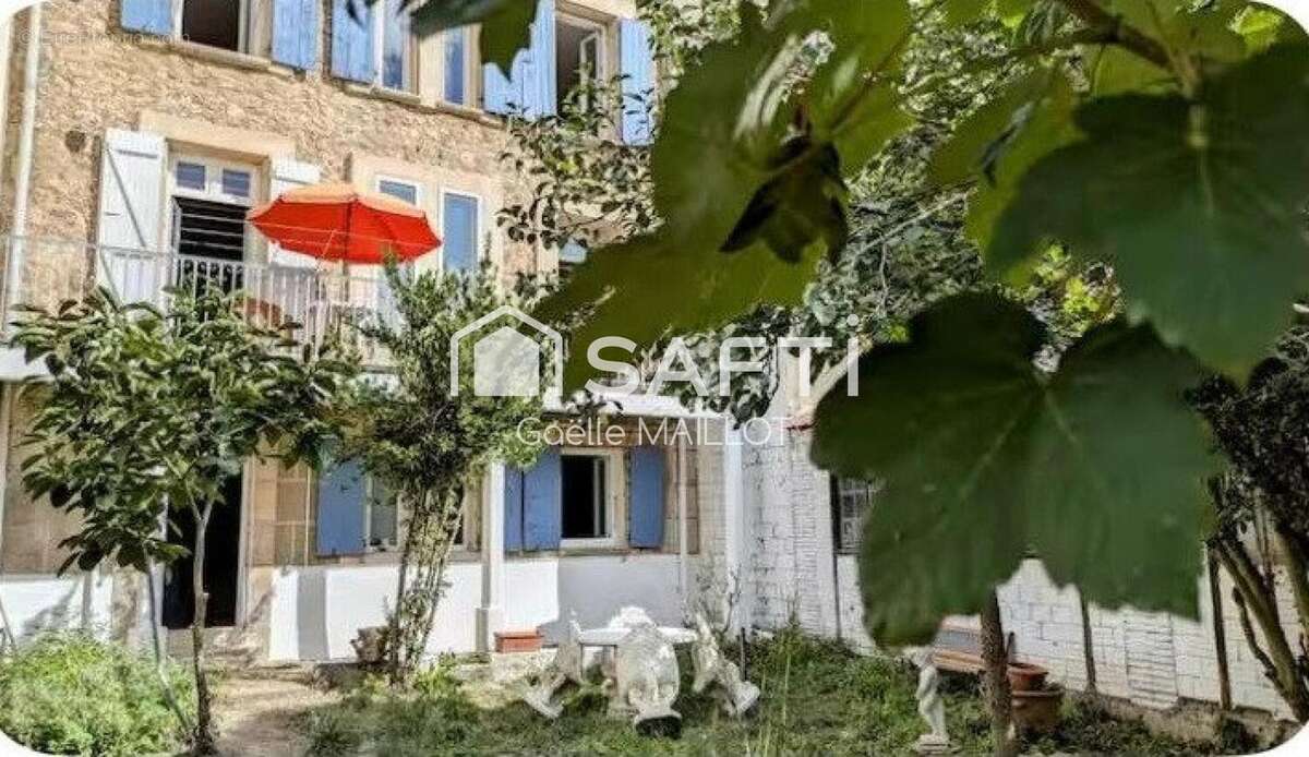 Maison 284 m² à Saint-Laurent-De-Cerdans  - photo 8