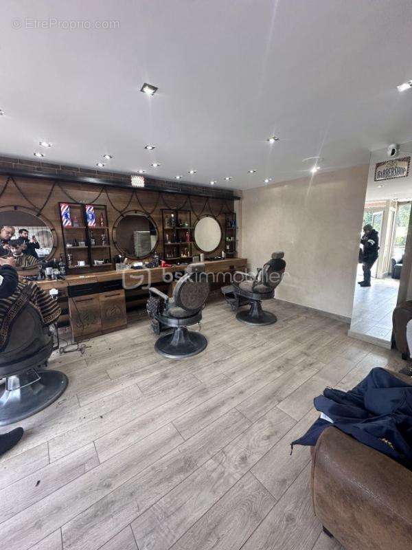 Commerce à MOUANS-SARTOUX