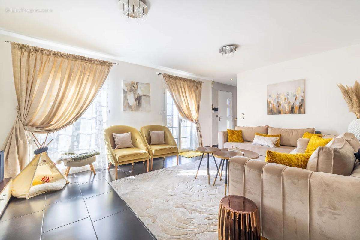 Maison à SAINTRY-SUR-SEINE