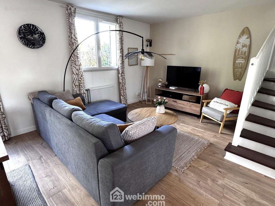Voici la pièce de vie - Maison à LISSES