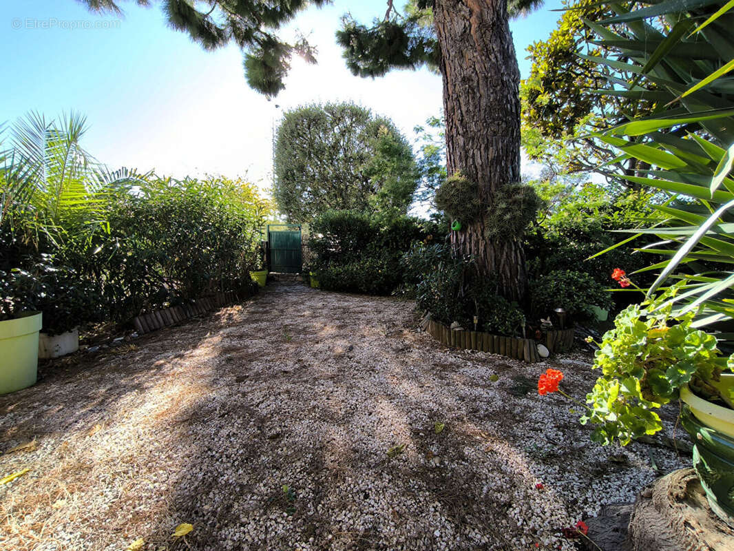 Appartement à SAINT-LAURENT-DU-VAR