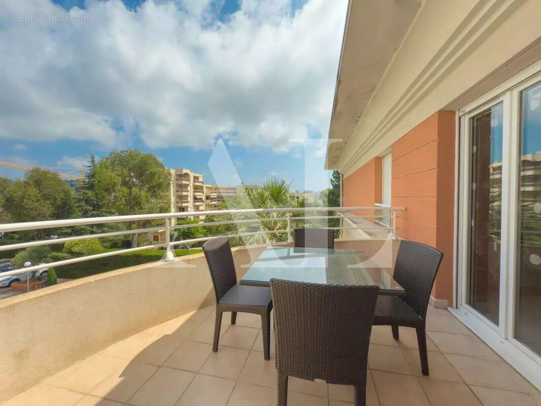 Appartement à VALLAURIS