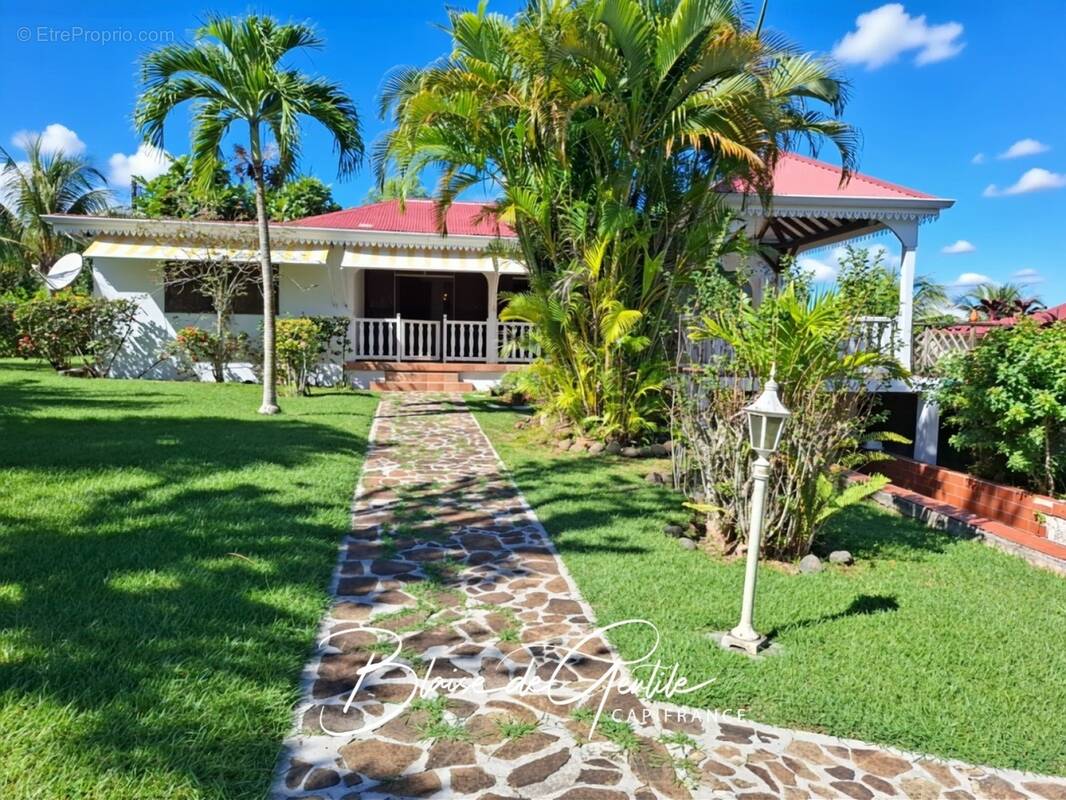 Maison à BAIE-MAHAULT