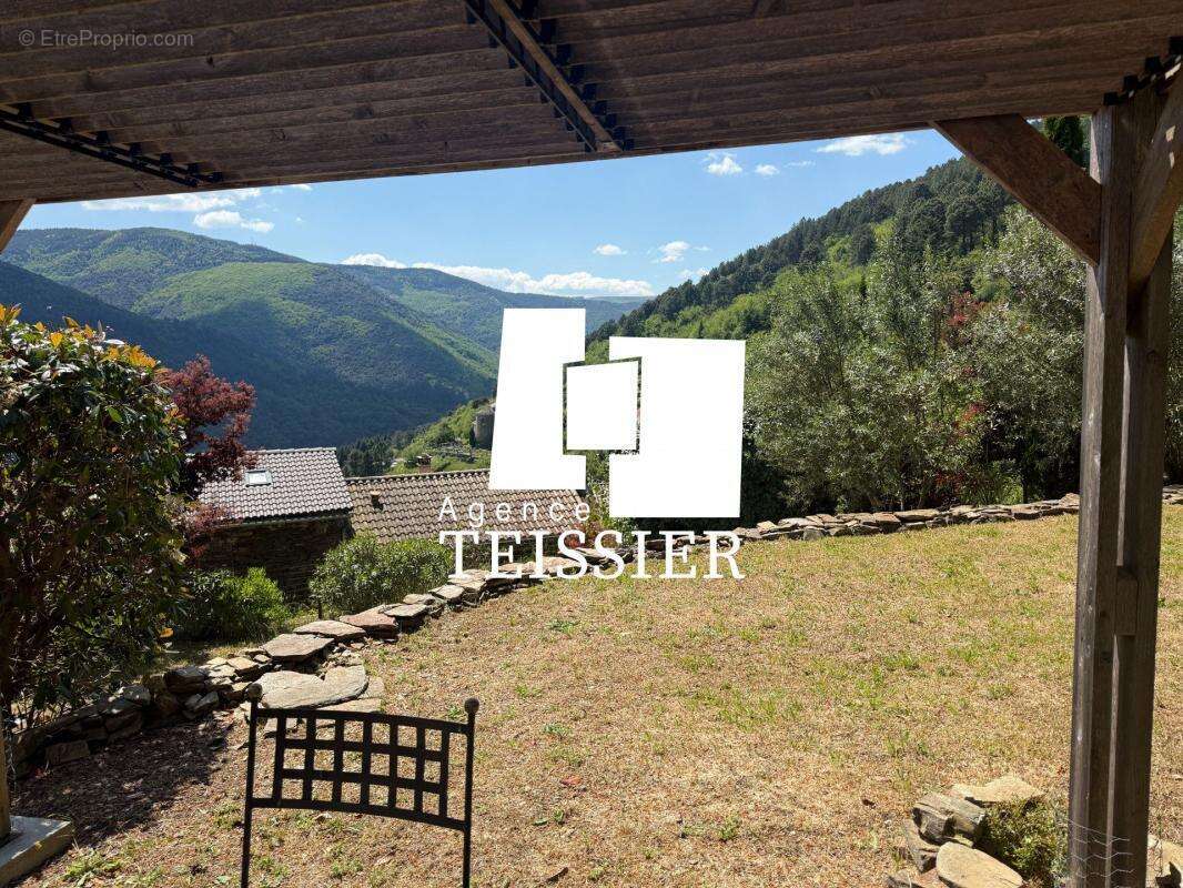 Maison à SAINT-MELANY