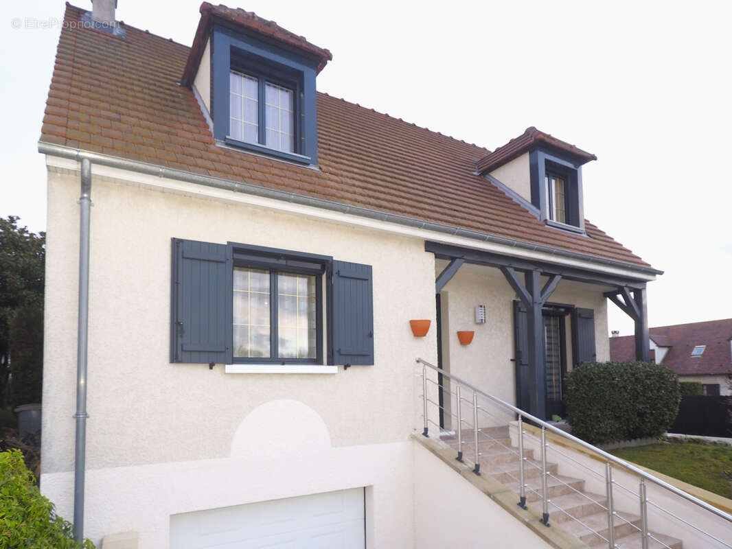 Maison à VAUX-LE-PENIL