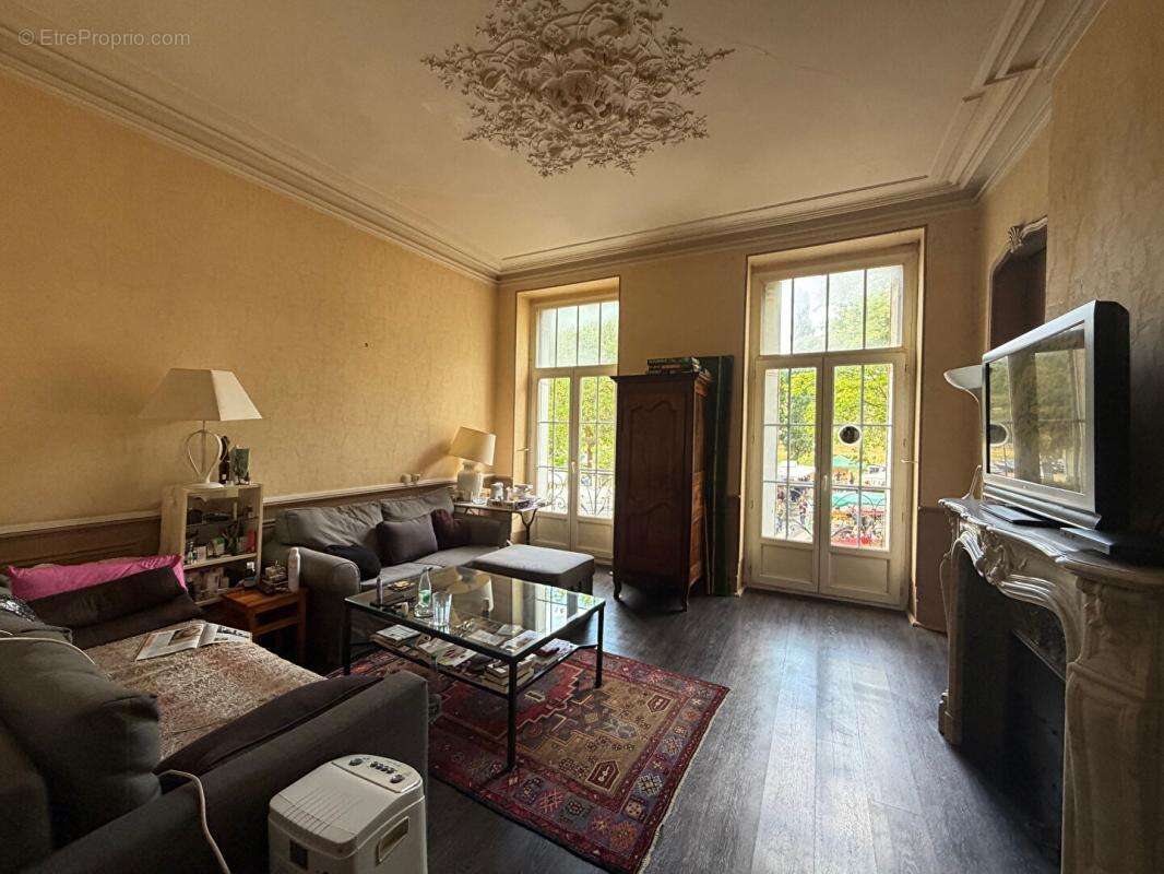A Blaye Appartement de 114 m2 de caractère du XIX siècle avec locataire en place - photo 4