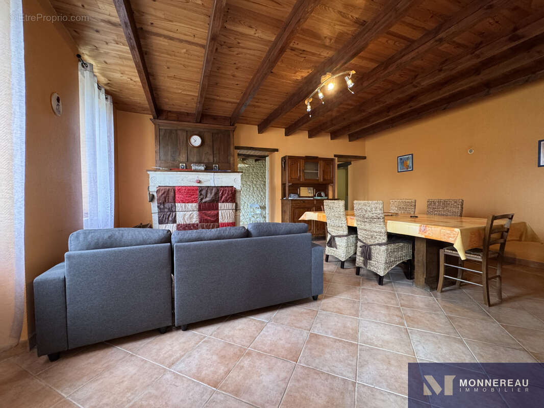 Maison à BAIGNES-SAINTE-RADEGONDE