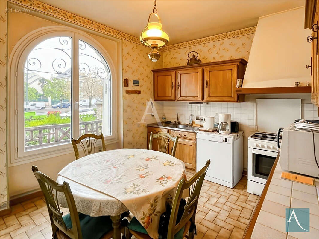 EXCLUSIVITÉ L'ADRESSE ÉTAMPES - Élégante meulière de caractère en coeur de ville - photo 3