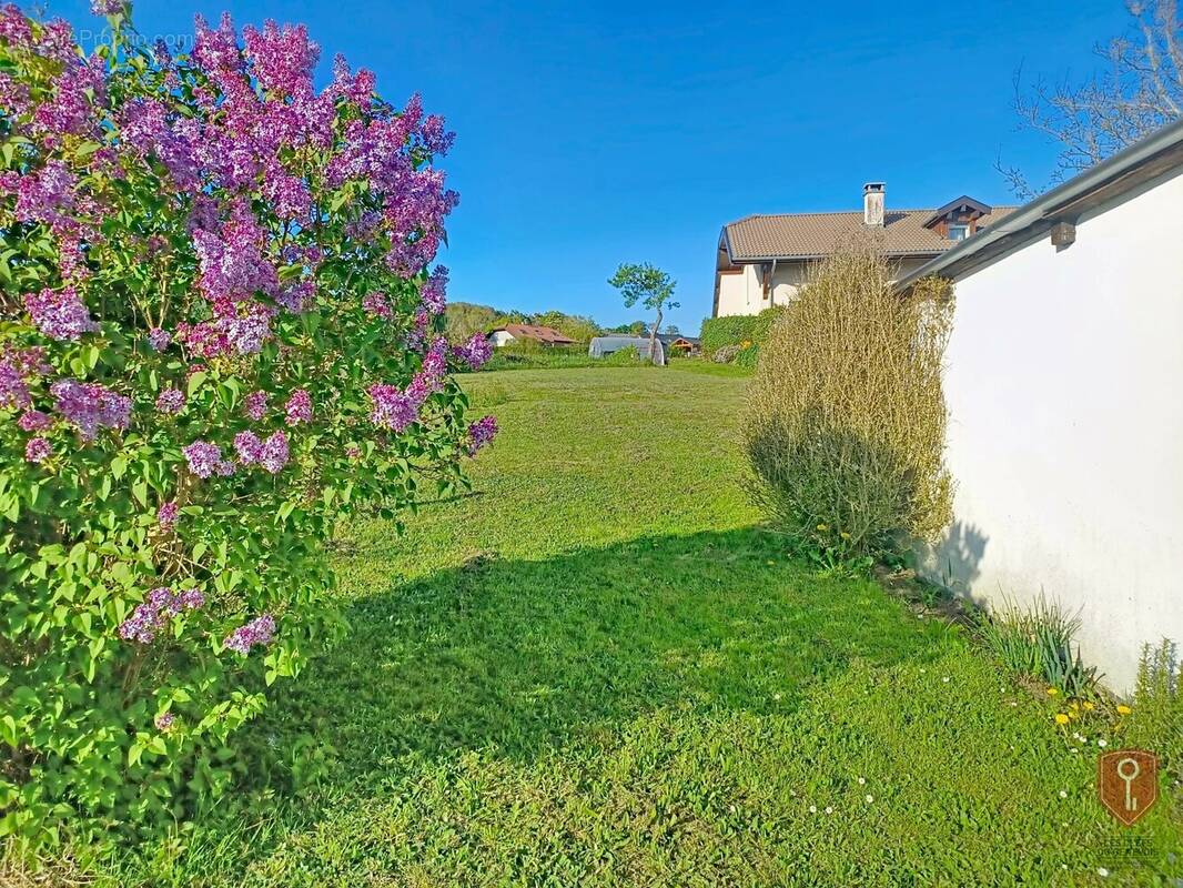 Maison à CRUSEILLES