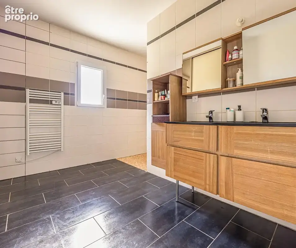 Maison avec nombreuses dépendances et grand jardin - photo 8