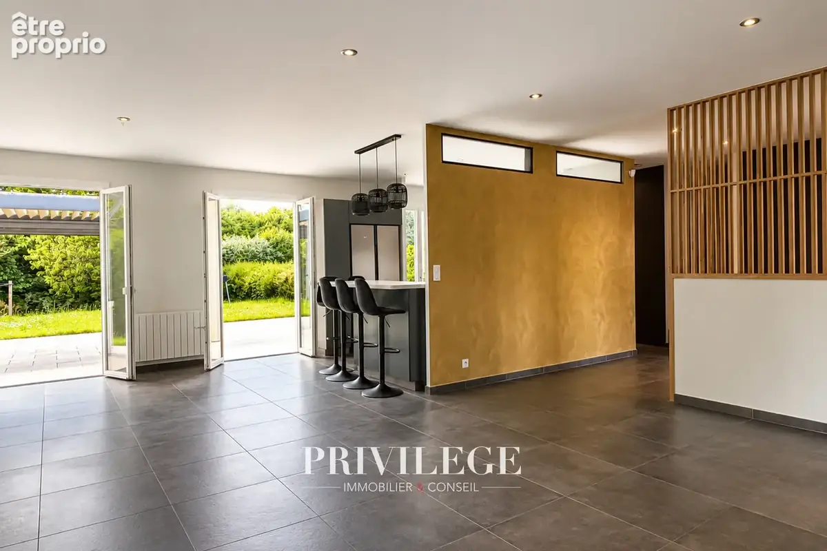 Saint-Cyr-au-Mont-d’Or   Maison rénovée 184 m2 avec piscine sur terrain de 1 557 m2 - photo 10