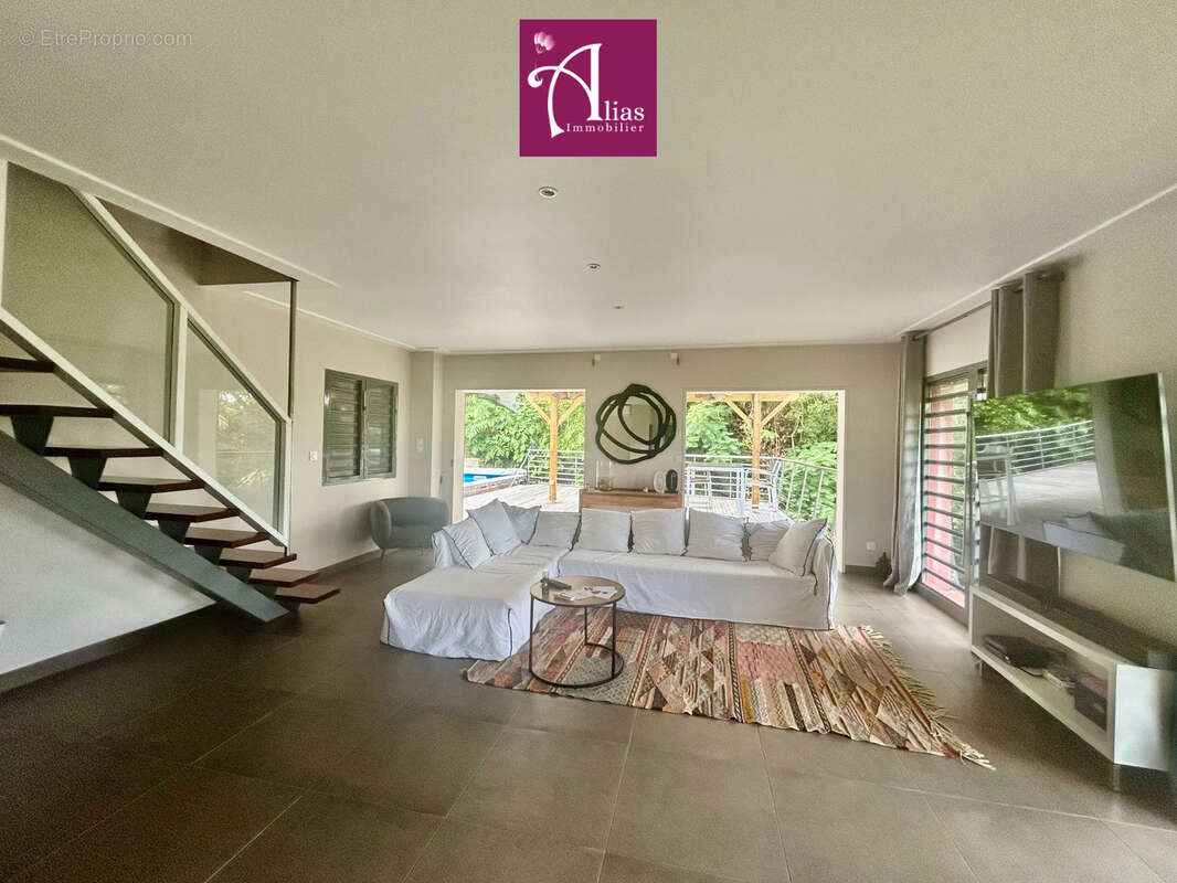 Maison à LES ABYMES