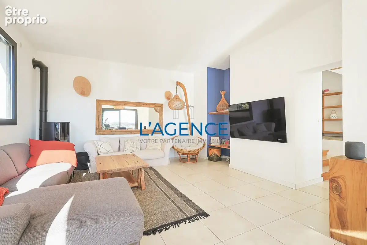 Villa contemporaine de 221 m2 avec vue mer, au calme, sur un terrain arboré de 1830M2 - photo 7