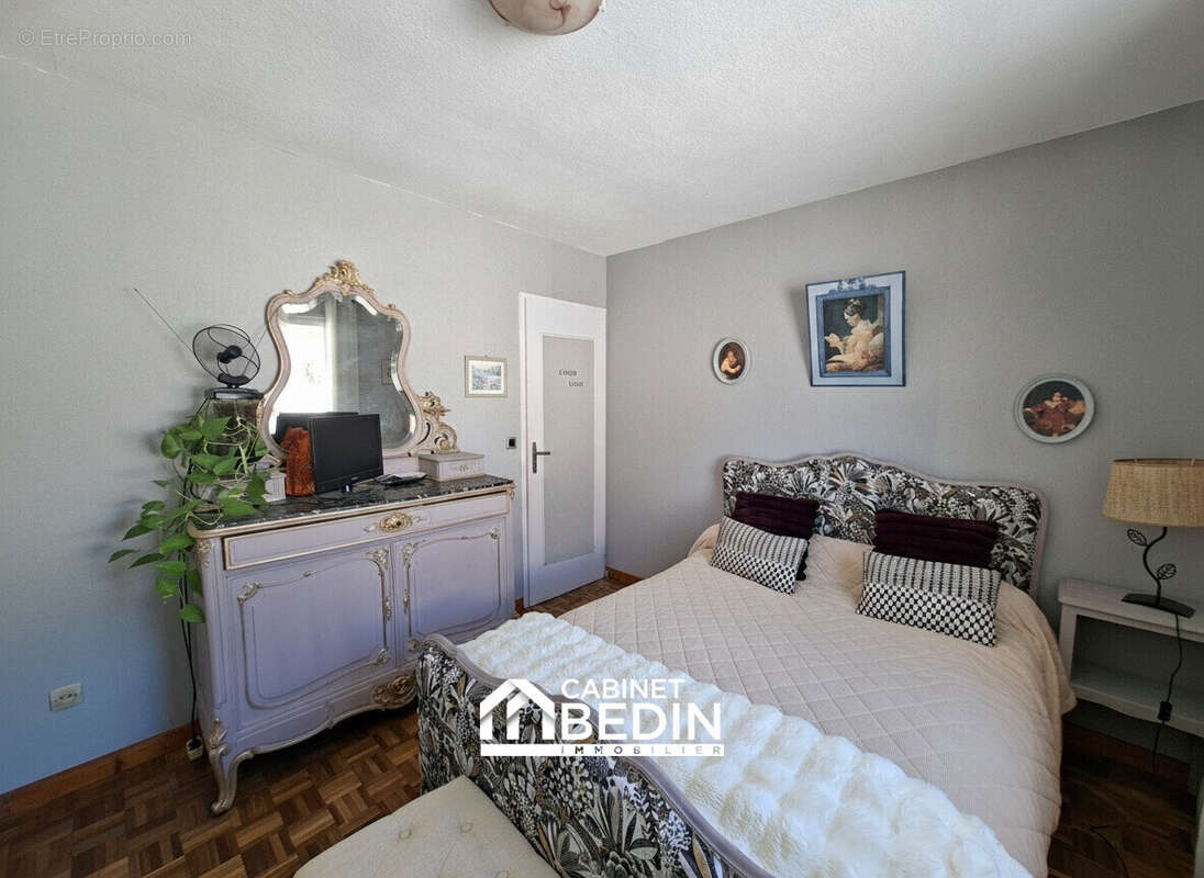 Maison 160 m² à Fargues-Saint-Hilaire  - photo 7