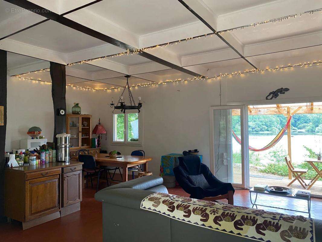 Maison à SAINT-JULIEN-LE-PETIT