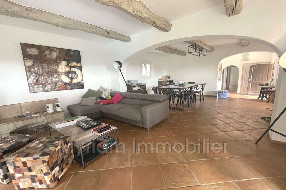 Maison à PEYMEINADE