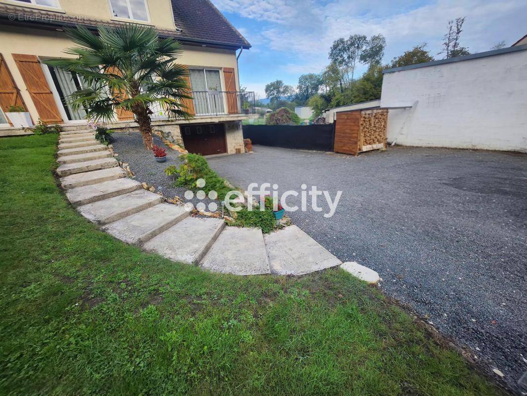 Maison à MERY-SUR-MARNE