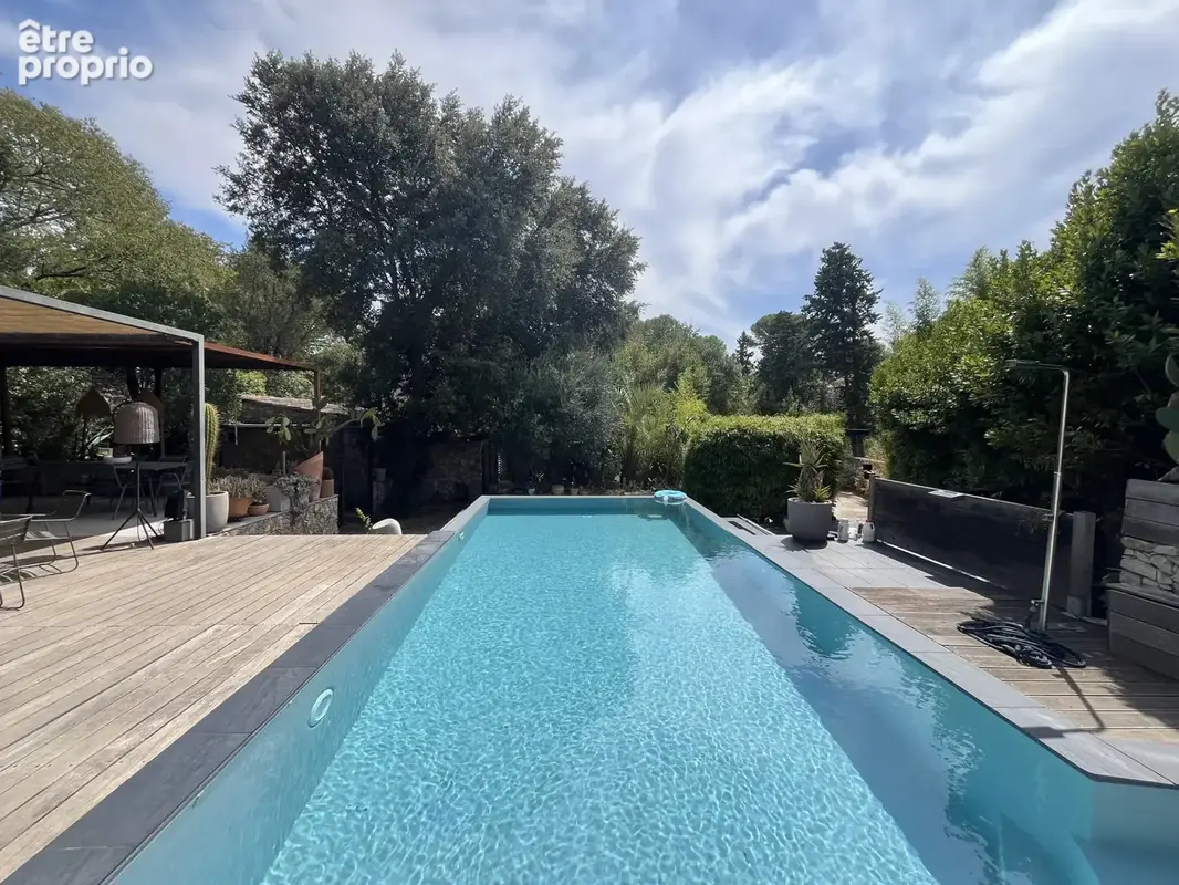 NIMES TOUR MAGNE Villa de 155 m2 avec piscine et studio de 35 m2 - photo 4