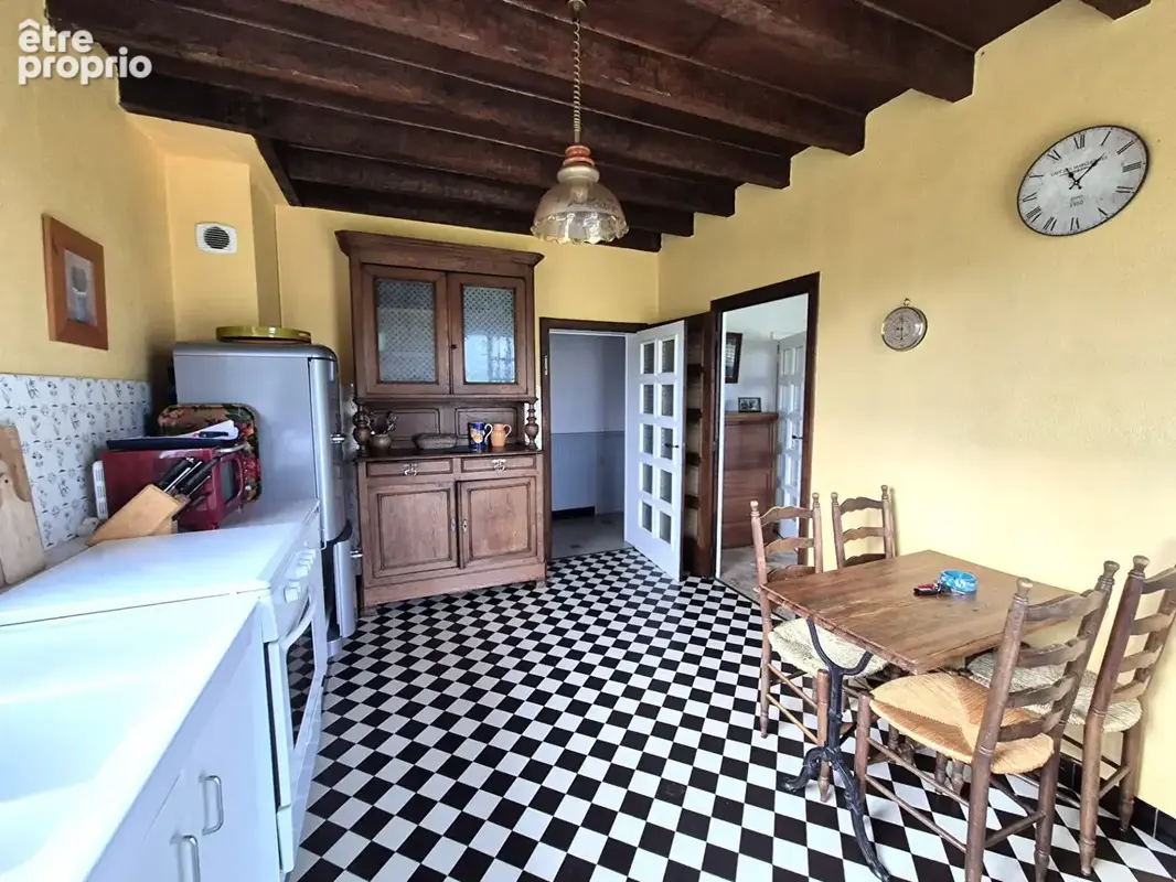CORRÈZE. Proche d'ARGENTAT. Maison de campagne comprenant 4 chambres, une maison attenante à rénover, une dépendance et un terra - photo 11