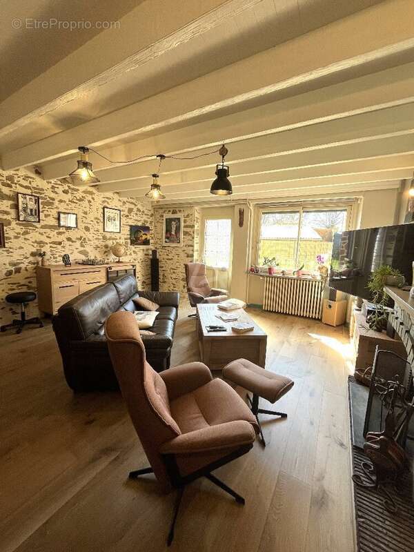 Maison à SAINT-GEORGES-DE-MONTAIGU