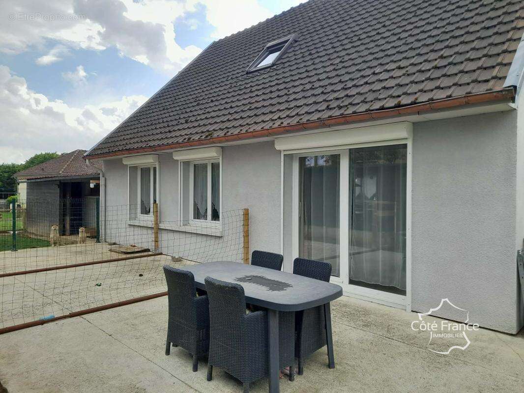 Maison à BOUE