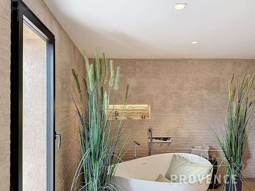 Maison à LA GARDE-FREINET