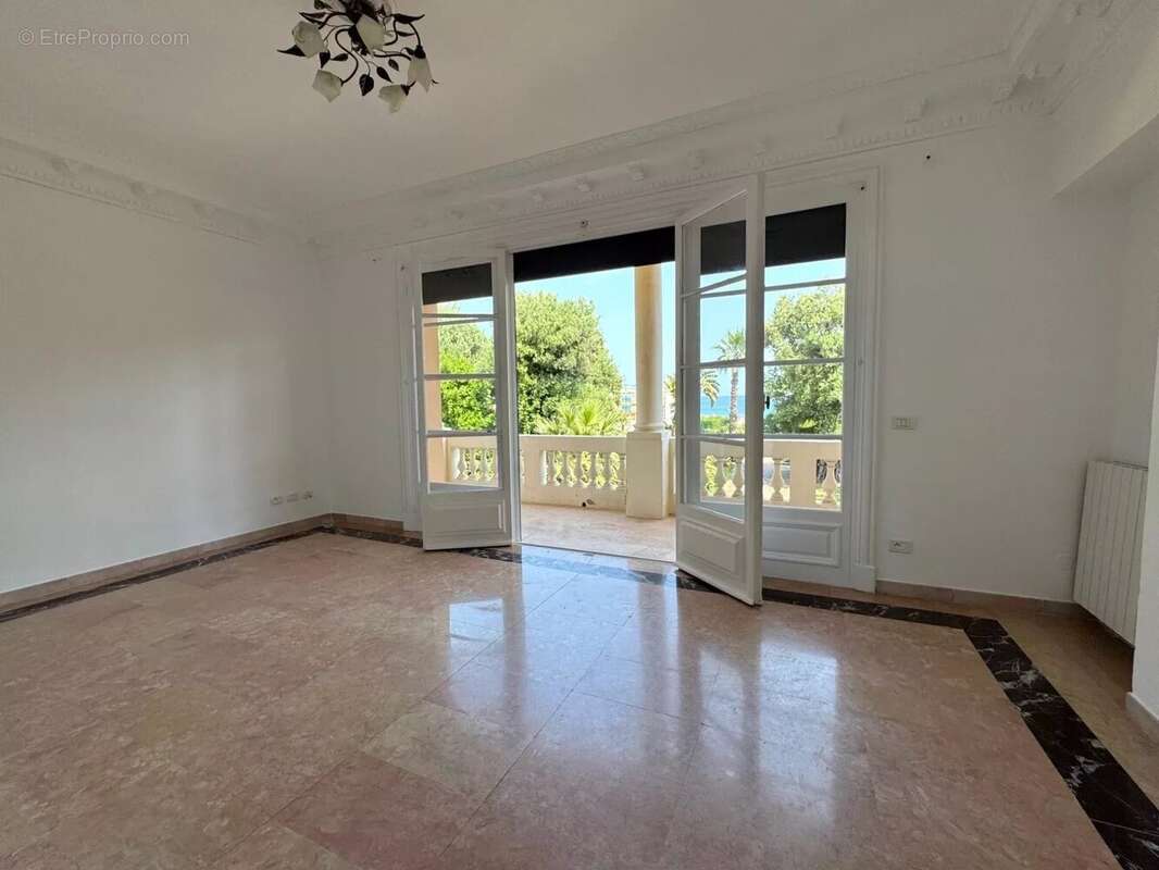 Appartement à ROQUEBRUNE-CAP-MARTIN