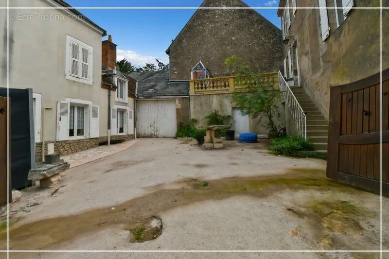 Maison à CHATEAUMEILLANT