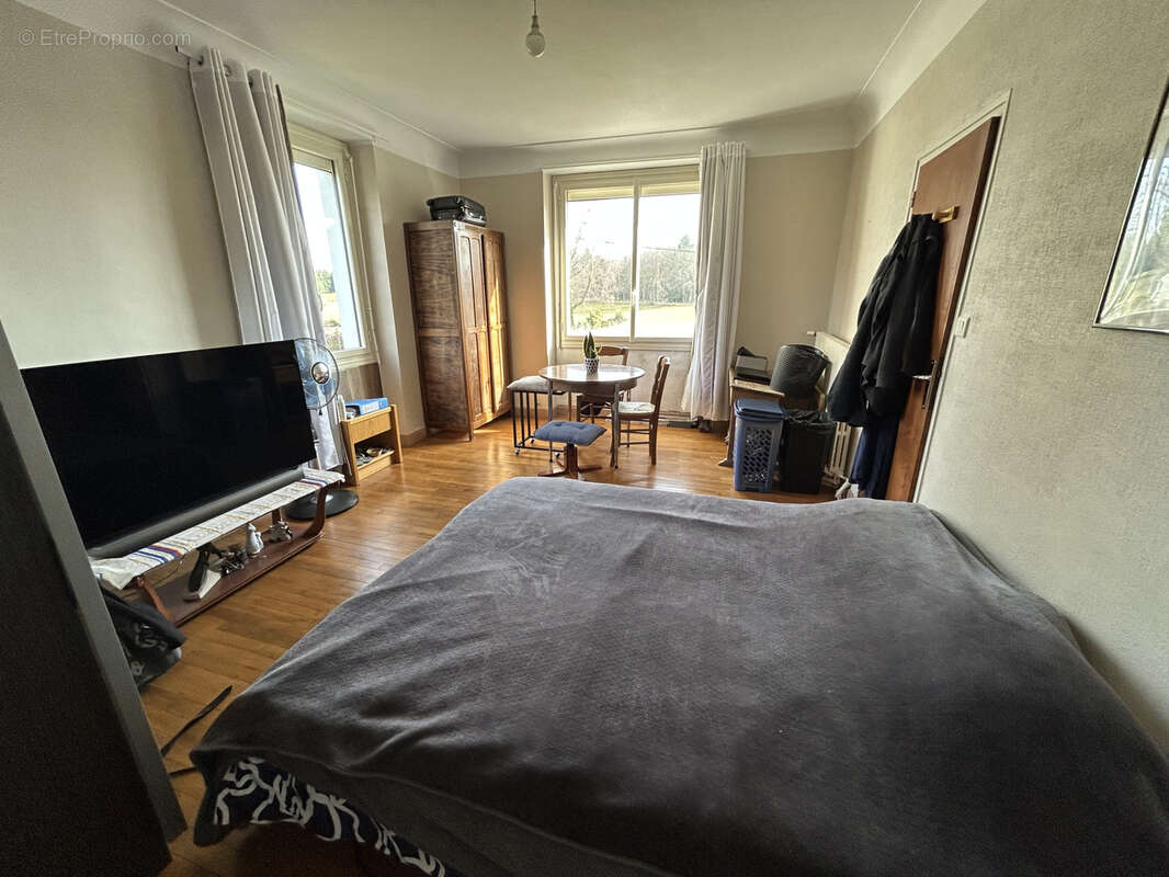 Maison à MONTAIGNAC-SAINT-HIPPOLYTE