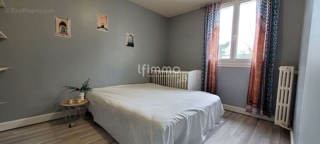 Appartement à LES PAVILLONS-SOUS-BOIS