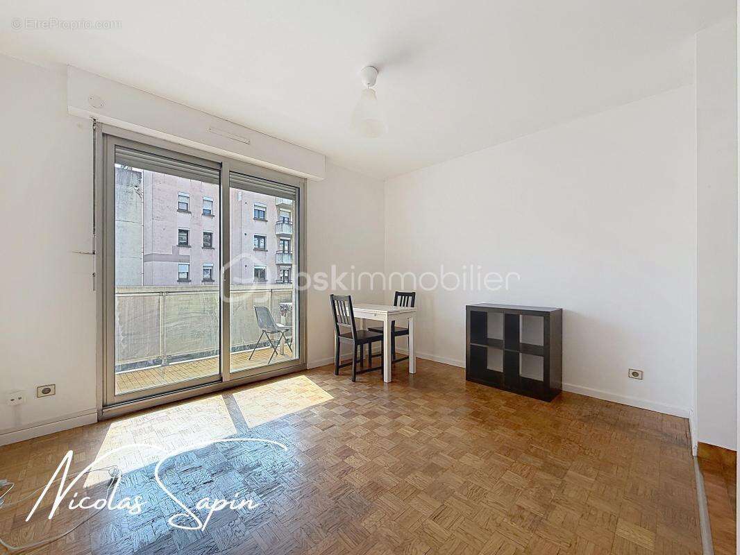 studio avec balcon et place de parking - photo 3