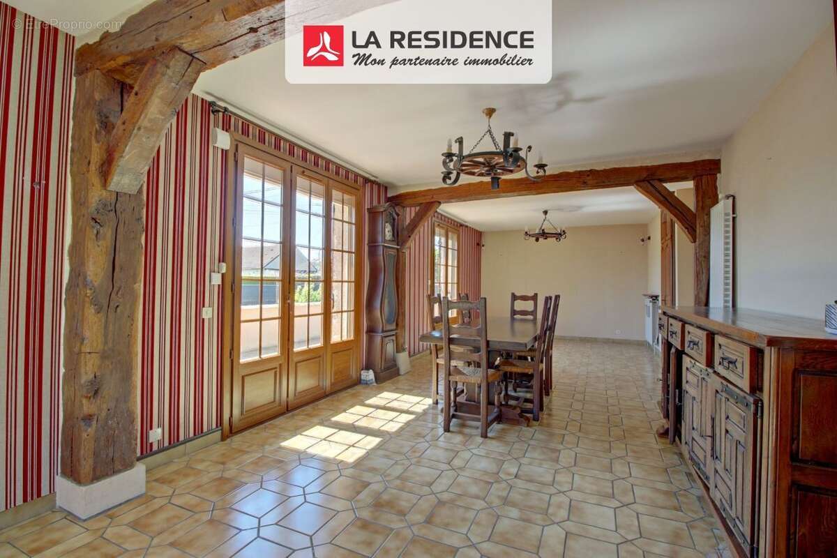 Maison à COURCELLES-SUR-SEINE