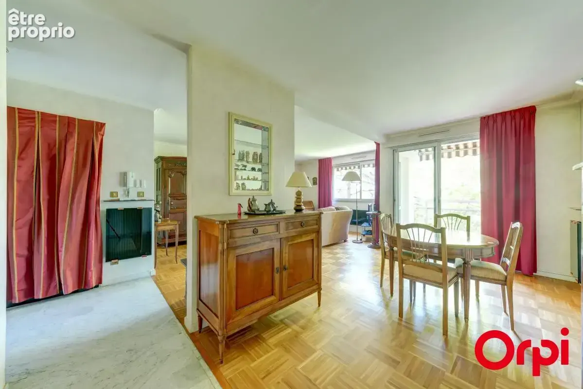 CALUIRE BOURG - T5 de 106,90 m² traversant dans résidence de standing - photo 3