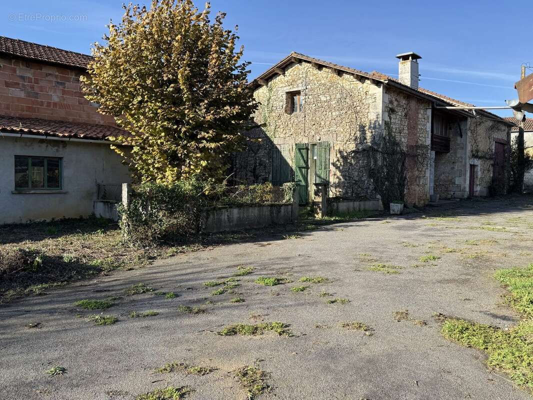 Maison à TAPONNAT-FLEURIGNAC